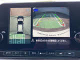 アラウンドビューモニター、駐車中の車を空から見下ろしているかのような映像で表示し、駐車をアシストします
