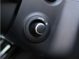 電動調整式ステアリングを装備し、ドライバーに合わせた細かなポジション設定が可能。