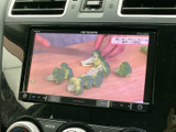 画面にテレビ映像を表示でき、停車中の休憩時間などに映像を楽しめる装備です。画面上でテレビを視聴できるため、車内で過ごすひとときの気分転換にも活用できます。視聴は停車中にお楽しみください。