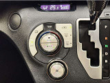 お好みの温度に設定すれば、車内の温度を検知し自動で調整してくれるオートエアコン!暑い、寒いと何度もスイッチを操作しなくても済みます☆☆