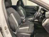 長時間の運転でも疲れを感じにくい、適度な硬さのシートです!