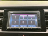 CD、FM・AMラジオのほか、iPodやSDカード、USBなどの音源が画面に並び、使いたい項目を見つけやすい構成です。日々の移動中に好みの音源を選びやすく、同乗者にも扱いやすい装備です。
