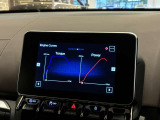 車内のディスプレイをご紹介します。表示の見やすさや使える機能を確認しながら、次の目的地を考える時間も楽しみに。対応機能や操作方法は、スタッフが実車に沿ってご案内します。