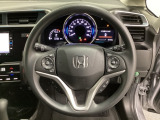 ハンドルにHondaセンシング系のクルーズコントロールやレーンキープアシストなどのスイッチと、オーディオの操作スイッチが装備されています。ハンドルから手を離さず安全に操作できます。