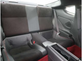 【セカンドシート】後席が有るのと無いのとでは大違い!2名乗車でも車内にも荷物が置けます。
