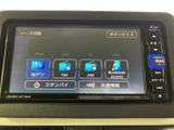 テレビやFM・AM、Bluetooth AUDIOなど、複数の音源を画面から選択できます。利用したいメディアへ切り替えやすく、通勤や遠出など日々の車内時間に役立ちます。