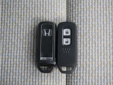 ◆スマートキー◆カギをバッグやポケットに入れたままでもドアロックの開閉ができる『スマートキー』付き!雨天や暗くなってもカギを取り出す必要がなくドアの開錠&エンジンも始動できます