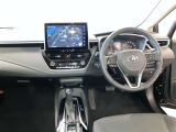 運転席周りのレイアウトをご覧ください。ナビゲーションが綺麗に装着されすっきり収まってますね!