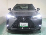 明度の高いLEDヘッドライトで、夜間の運転も安心です。