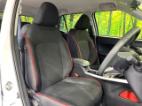 運転席まわりには十分なスペースがあり、大柄な方でもゆったり運転していただける環境です。