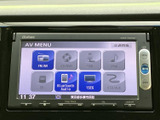 FM・AMやCD、USB、Bluetooth Audioなど、音源を選べるメニューを表示。使いたい項目を画面上で確認しやすく、普段利用する音楽やラジオを選ぶ際にも便利です。毎日の移動に活用できます。