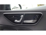 【フロントシートヒーティング】運転席/助手席共に三段階で調節が可能なシートヒーターを装備しております。季節を問わず快適にご使用いただけます。』
