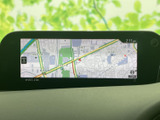 地図が画面に表示され、周辺の道路や現在地を確認しやすい案内画面です。行き先を設定する際にも役立ち、日常のお出かけから初めての場所への移動まで便利に活用できます。