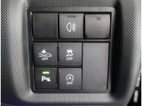 アイドリングストップ機能がついているので、停車時にエンジンを止めて燃料消費を抑えます。環境にもお財布に優しいですね♪