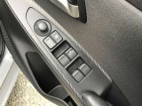 ドアミラーの調整、パワーウィンドウスイッチと集中させています