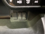 エアコンの下にある充電用の差し込み口です。2.5Aと書かれた口が2つあります。