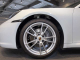 フロント:19インチ Carreraホイール 8,5JX19 ET52、フロントタイヤ:235/40 ZR19