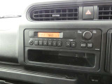 純正のAM/FMカーラジオを装備です。