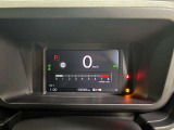 一目で様々な情報を正確に把握できるスピードメーターとなっております。