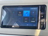 AVメニューからテレビを選択でき、停車中に映像やテレビ番組を視聴できます。画面上で利用できる項目を確認しやすく、休憩時間などに車内で過ごすひとときを楽しめる装備です。