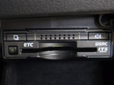 ★ETC(DSRC)が装備されています!!社外品とは違い収まりの良いデザインが人気!高速道路を利用する際は必需品ですよね!!ストレス無く料金所を通過出来ます!!