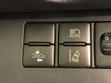 周囲の明るさに応じて自動でヘッドライトの点灯・消灯ができる機能です。トンネル通過時にライトの付け忘れ・消し忘れが無くなり雨の日や夕方の走行も安心・安全ですね♪