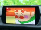 画面でテレビ番組を視聴できる装備を備えています。停車中の休憩時間にも映像を楽しめるため、車内で過ごすひとときに便利です。表示が大きく、内容を確認しやすいのも魅力です。