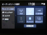 ディスプレイオーディオを装備。スマートフォンと車を繋ぐことで、これまでのナビに加えて色々なサービスが楽しめます。