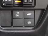ホンダセンシングが装備されています。アダプティブレーダークルーズやレーンキープアシスト、車線逸脱防止機能なども備えていて、ロングドライブも快適で安全にお楽しみいただけます。