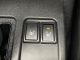 【シートヒーター】寒い日に重宝するシートヒーター!エアコンより早く温まってくれるので寒がりの人も安心ですね♪エアコンの温風は乾燥するから苦手、という方にもをおすすめです。