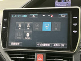 ラジオやディスク、テレビ、Bluetoothなどの音源が一覧で表示され、使いたい項目を選びやすい画面です。利用する音源をその場で確認でき、日々の移動に合わせて切り替えられます。