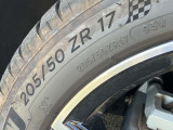 タイヤサイズは205/50ZR17