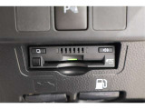 ■ETC車載器装着済み。ETCカードのお申し込みも、弊社にお任せ下さい。トヨタTS3カードならポイントも貯まって、車検や点検時などにご利用いただけます。