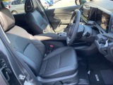長時間の運転も苦にならないシートです。