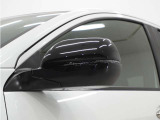 ◆ドアミラーウインカー◆ドアミラーにウインカーを装備しています。対向車に自身の進行方向を合図し安全に運転できます。