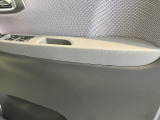 内装、ドア内張にキズあります。