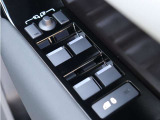 ステアリングやインパネまわりのスイッチ類も、操作性を考えてすっきりと配置。手に触れる機会の多い部分だからこそ、使用感やコンディションもぜひ実車でご確認いただきたいポイントです。