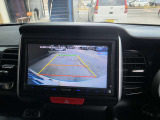 ナビに映したバックカメラの画面です。線が出るので、駐車のときに後ろの距離が分かりやすいです。