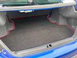 積み下ろしのしやすいデッキにはたっぷりと荷物を積み込んでいただけます。遊びから仕事まで、様々なシーンで頼れます♪