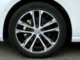 17インチ純正アルミホイール+225/45R17タイヤを装着。