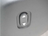 【サイドリフトアップシート車】2列目シートへの乗り降りを楽にしたい方へ。日頃から車いすや杖を利用している方におすすめです。