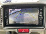 後方の映像をモニタ-に映して、駐車時などにとても便利です。