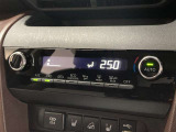 オートエアコンで細かい温度調節ができます。車内をいつでも快適空間にしてくれます。