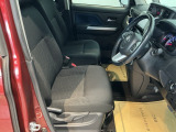 フィット感のあるシート。身体をしっかりと支えてくれるので、長時間の運転も快適にサポートしてくれます。