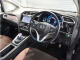 ◆視界広々で非常に運転しやすくロングドライブでも疲れを感じさせないすっきりとまとまったインパネ周りです。