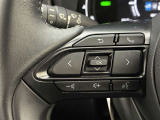 運転中、オーディオの操作をしてて、ハッとしたことはありませんか?ステアリングスイッチは、運転中でもハンドルでオーディオの操作が可能です。安全なドライブをサポートします。