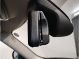 【ミラー内蔵ETC】BMWのETCシステムはルームミラー内蔵型となります。ルームミラー配置により収納スペースを確保しています。
