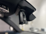 ルームミラー一体型ETCを装備。後付け感のないスマートな設計で、インテリアもすっきりとした印象です。