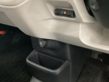 自社整備工場で点検整備をおこなってからお渡ししています。車検が残っている場合は『12ヶ月点検整備』を、車検整備付きの場合は『車検整備』をおこないます。整備費用は車両本体価格に含まれています。