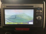 【バックカメラ】運転が苦手な方も車庫入れラクラクです!ギアをリバースに入れれば自動的に切り換わりますので、面倒な操作は不要です♪狭い駐車場もお車を傷つけず安心ですね!